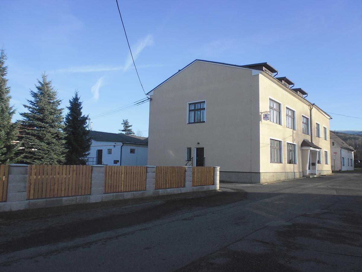 Bike-Hotel Medenec Нове-Мєсто-под-Смркем Екстер'єр фото